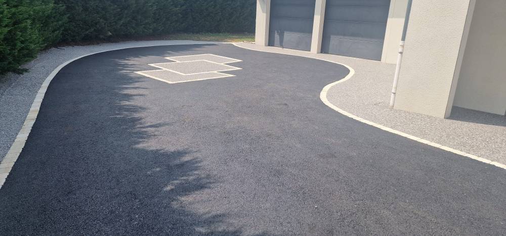 Cour en enrobé et Hydro’Way à Neulise