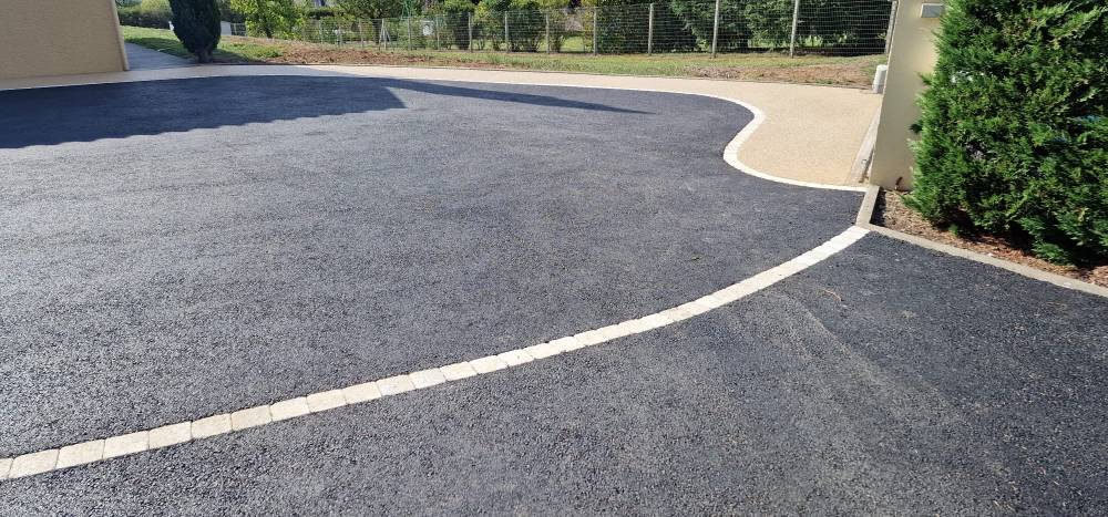 Aménagement de Cour à Feurs enrobé