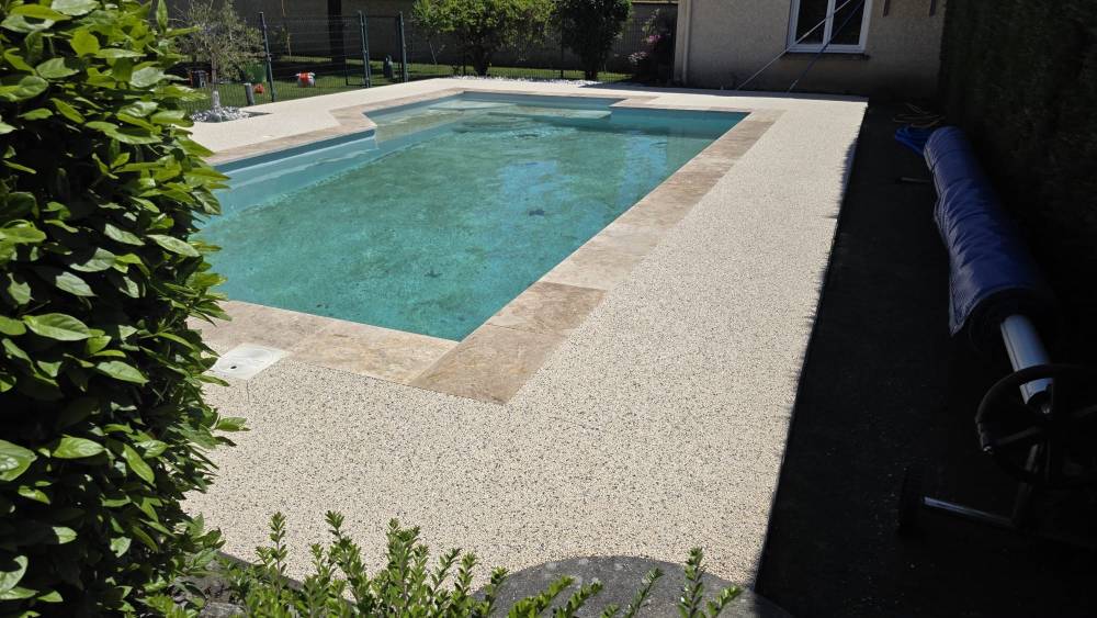 tour de piscine a bellegarde forez