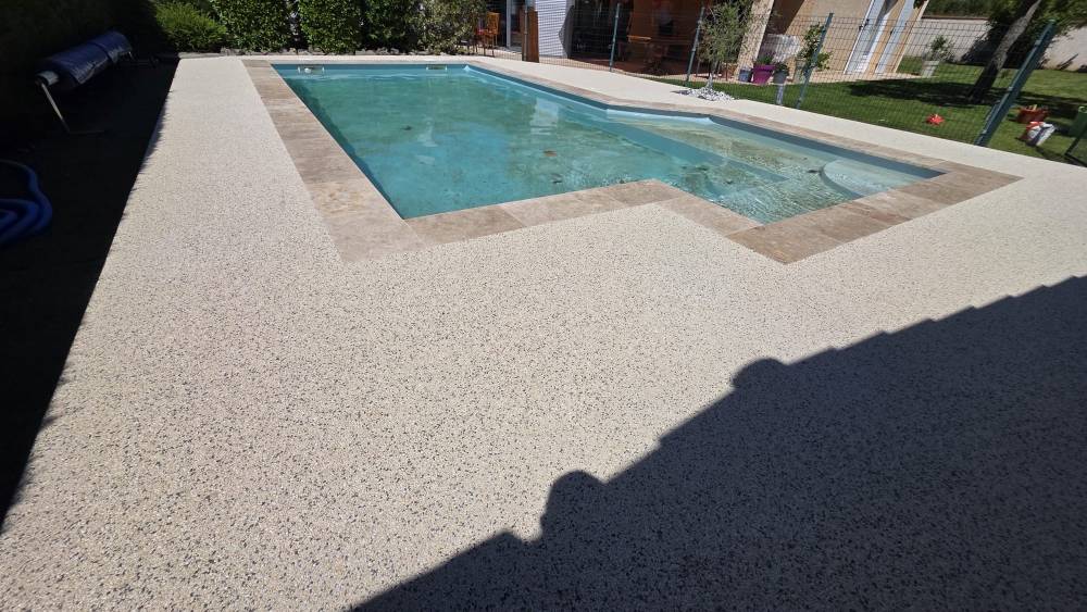 tour de piscine a bellegarde.